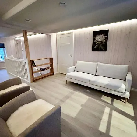 Charming & Modern Seaside House In Valsøyfjord