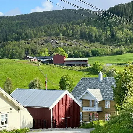 Charming & Modern Seaside House In Valsøyfjord