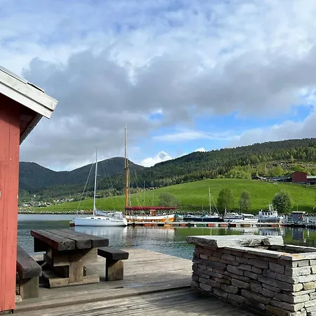 Charming & Modern Seaside House In Valsøyfjord