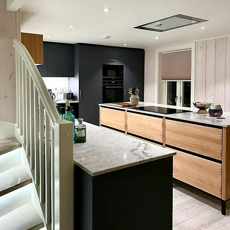 度假居 Charming & Modern Seaside House In Valsøyfjord