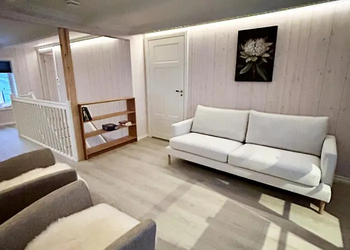 Charming & Modern Seaside House In Valsøyfjord