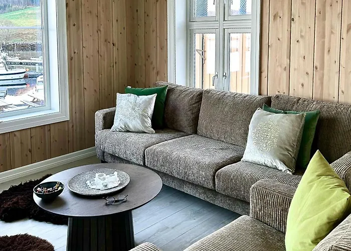 Charming & Modern Seaside House In Valsøyfjord
