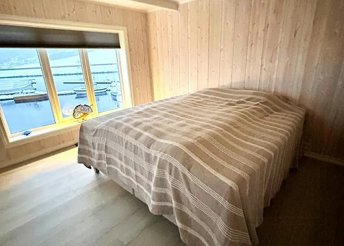 Charming & Modern Seaside House In Dom wakacyjny Valsøyfjord