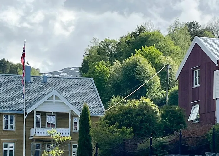 Charming & Modern Seaside House In Valsøyfjord